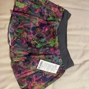 Lululemon pleated HR tennis skirt Size 8